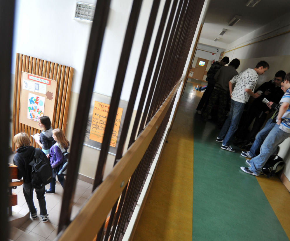 Kiedy zdalne nauczanie 2021? Szkoły zamknięte od 13 GRUDNIA 2021?!