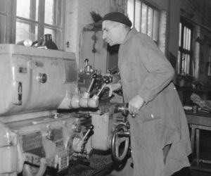 QUIZ PRL. Czy się stoi, czy się leży, trzy tysiące się należy. Tak pracowano w PRL-u