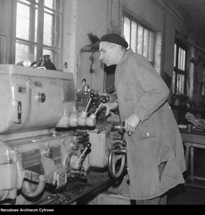 QUIZ PRL. Czy się stoi, czy się leży, trzy tysiące się należy. Tak pracowano w PRL-u