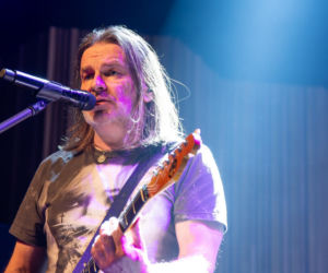 Wokalista legendarnego zespołu wystąpi w Toruniu. Darmowy koncert