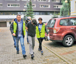 Urodziła dziecko na pijackiej imprezie i rzuciła je w kąt