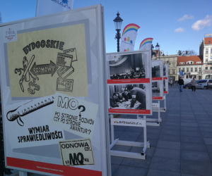 Wyjątkowa wystawa na ulicy Mostowej. To z okazji 38. rocznicy Bydgoskiego Marca [ZDJĘCIA]