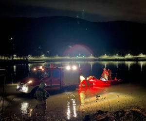 Dramatyczna akcja na Jeziorze Międzybrodzkim. Strażacy wyciągnęli tonącego z wody