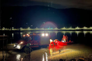 Zniknął pod wodą. Strażacy odnaleźli go tuż przy brzegu