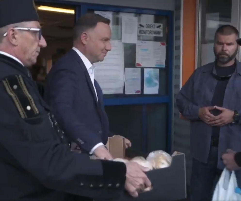 Andrzej Duda z wizytą na Śląsku. Prezydent rozdawał kanapki górnikom z kopalni Zofiówka