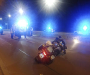 Policjant na noszach. Motocykl w rozsypce. Szokująca nocna akcja mundurowych!