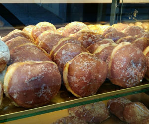 Tłusty czwartek. Gdzie kupić NAJLEPSZE pączki w Kielcach?