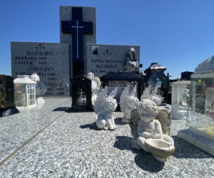 14-latka oblała się benzyną i podpaliła. Grób Lidii B. (+14 l.) na cmentarzu w Tykocinie (woj. podlaskie) rok po tragedii