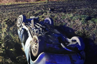 Wypadek w miejscowości Sutków. Auto wylądowało w rowie, a kierowca w szpitalu