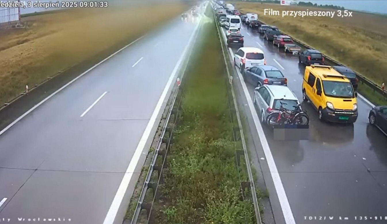 Jechali na A4 pod prąd "korytarzem życia". Namierzyła ich policja.