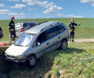 Samochód przebił bariery mostu i wpadł do wody