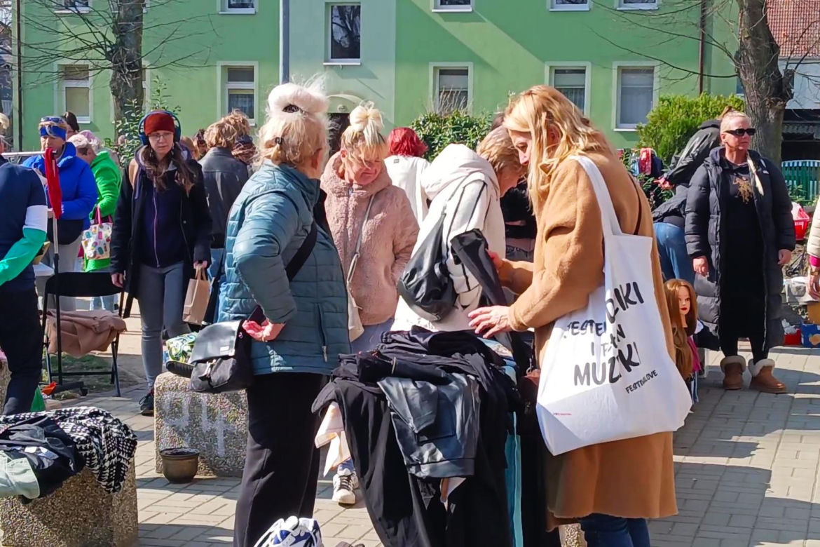 Pierwszy wiosenny pchli targ na Pogodnie