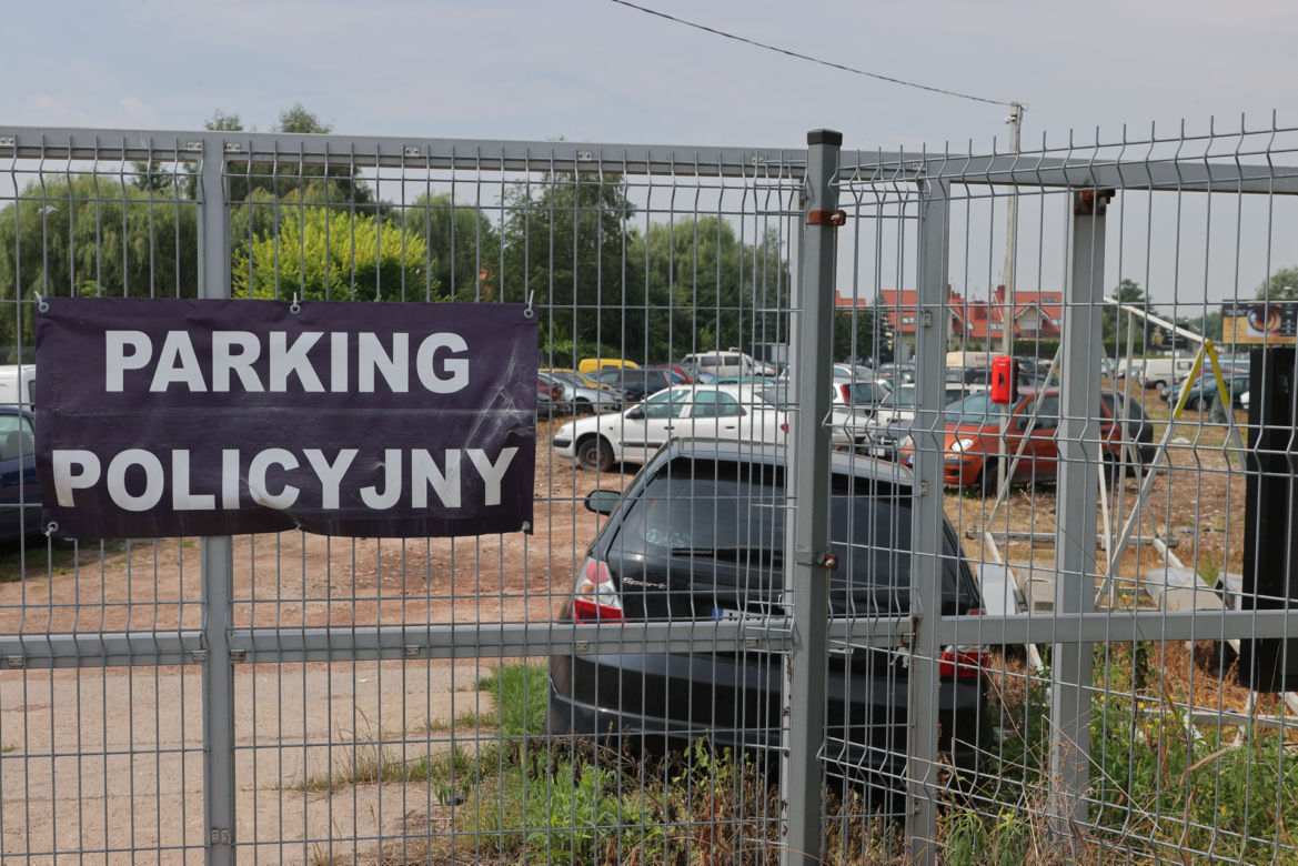 Sprzątamy miasto z wraków. Patrol "SE" na tropie porzuconych aut 