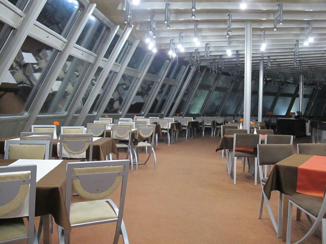 Ještěd, futurystyczny hotel i nadajnik telewizyjny