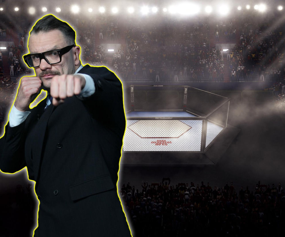 Poseł Łukasz Mejza w garniturze markuje cios pięścią na tle oktagonu i tłumu. O walce w MMA przeczytasz na SE Polityka.
