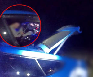 Groźny wypadek na Pomorzu. Policjanci wybijali szyby, by wyciągnąć 24-latka z roztrzaskanego Audi