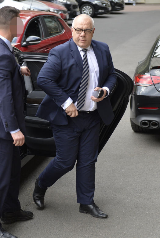 Politycy PiS pilnie wezwani na Nowogrodzką. Co się dzieje?!