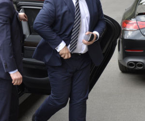 Politycy PiS pilnie wezwani na Nowogrodzką. Co się dzieje?!