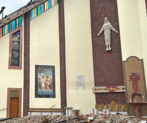 Potężny pożar strawił kościół. Pokruszony beton w miejscu ołtarza, dziura w ścianie w miejscu tabernakulum