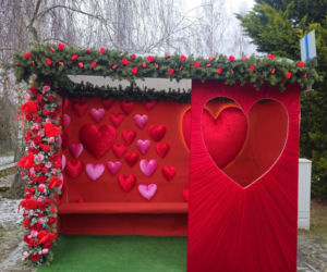 Romantyczny przystanek autobusowy w Moczyłach