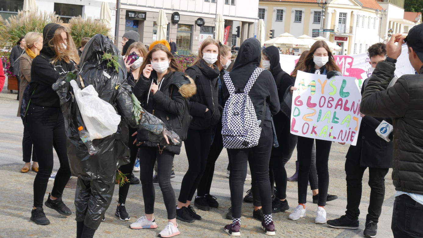 Białystok: Młodzieżowy Strajk Klimatyczny - "Najpierw natura, potem matura"