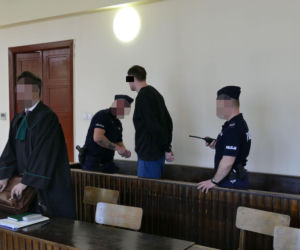 Skatował kolegę nożycami. Prokurator chce kilkudziesięciu lat więzienia. „To człowiek zdemoralizowany”