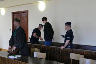 Skatował kolegę nożycami. Prokurator chce kilkudziesięciu lat więzienia. „To człowiek zdemoralizowany”