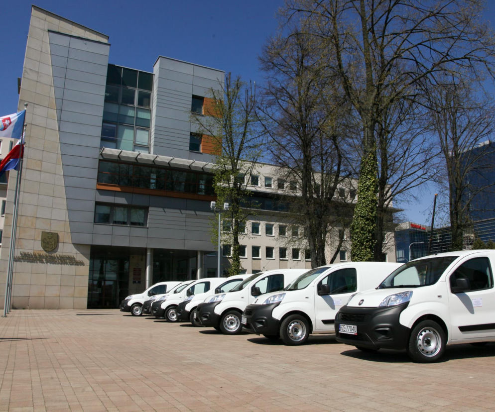 Sanepid w Rzeszowie dostał 7 nowych samochodów do walki z koronawirusem