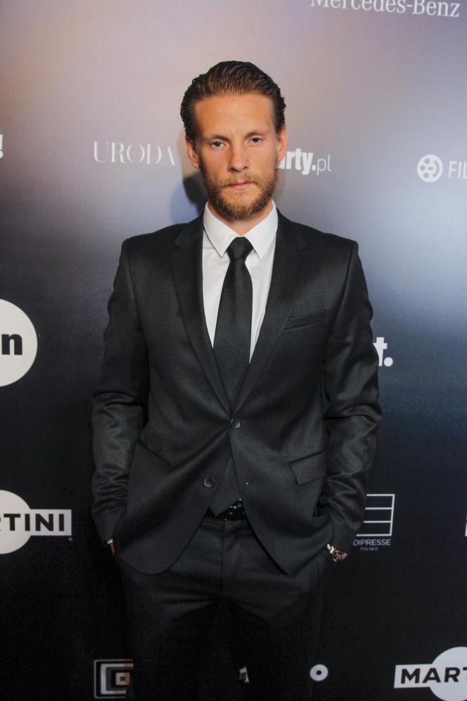 Sebastian Fabijański przeszedł ogromną metamorfozę. Kiedyś twardziel, dziś podbija taneczny parkiet