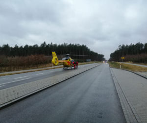 Koszmarny wypadek pod Solcem nad Wisłą! Nie żyje pasażer opla, 44-latkę zabrała karetka [ZDJĘCIA]