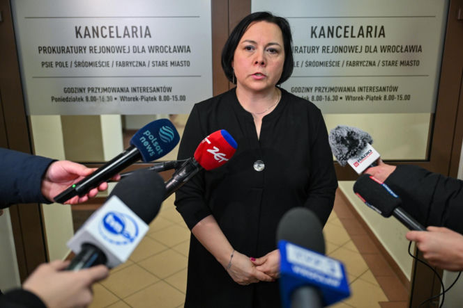 Grzegorz Braun pojawił się w prokuraturze. Nie otrzymał żadnych zarzutów