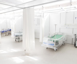 Szpital tymczasowy we Wrocławiu zaczyna przyjmować pierwszych pacjentów