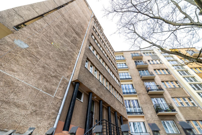 Wieżowiec przy ul. Sewerynów 4 w Warszawie