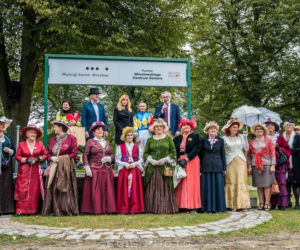 Niedziela na Partynicach: wyścigi konne i Dzień Seniora