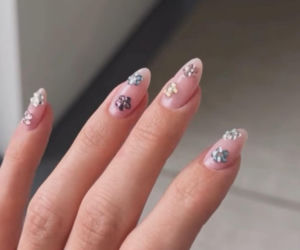To najmodniejszy manicure tej wiosny. Kylie Jenner już go nosi