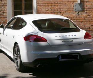 Marcin Gortat jeździ hybrydowym Porsche Panamera
