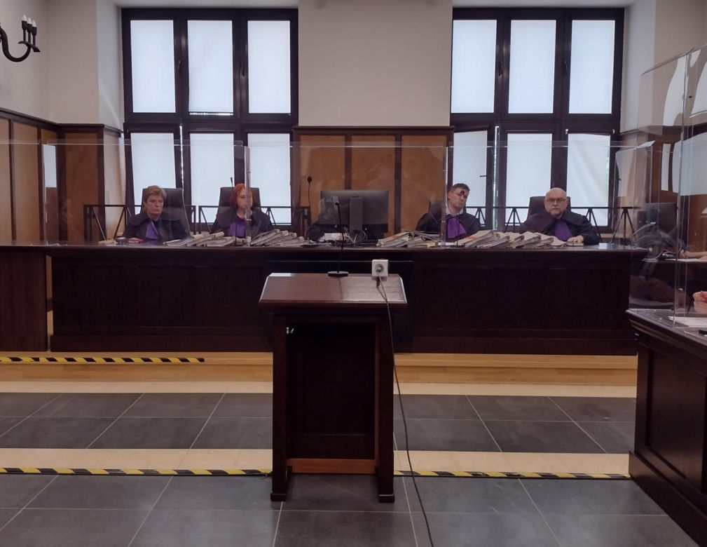 W rozprawie sądowej uczestniczyła dwójka sędziów oraz trójka ławników.