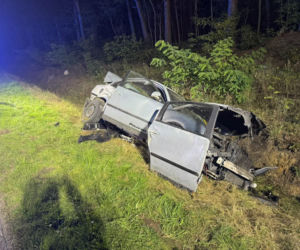 Wypadek w powiecie pińczowskim. Kobieta zakleszczona w aucie, w środku było też dziecko