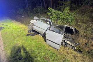 Wypadek w powiecie pińczowskim. Kobieta zakleszczona w aucie, w środku było też dziecko