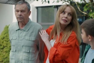 Barwy szczęścia, odcinek 3281. Czesław (Marian Jaskulski), Agnieszka (Katarzyna Tlałka), Kasia (Katarzyna Glinka), Ksawery (Bartosz Gruchot)