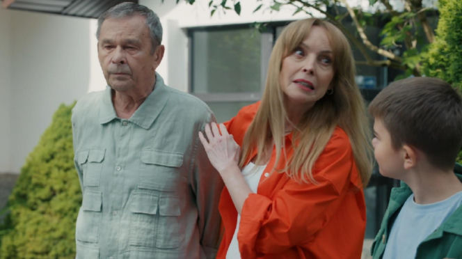 Barwy szczęścia, odcinek 3281. Czesław (Marian Jaskulski), Agnieszka (Katarzyna Tlałka), Kasia (Katarzyna Glinka), Ksawery (Bartosz Gruchot)