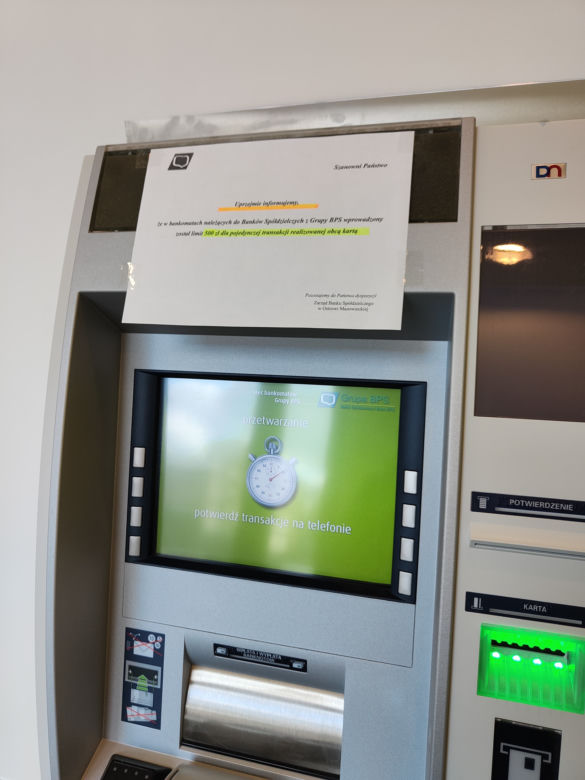Banki ograniczają limity wypłat z bankomatów