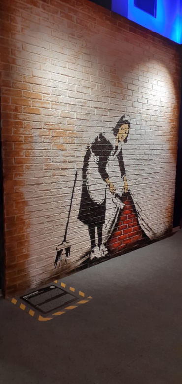 Odwiedziłam wystawę Banksy'ego przy Hali Stulecia. Byłam zachwycona! [ZDJĘCIA]