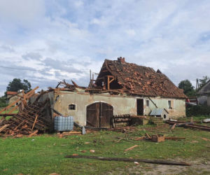 Wichura w gminie Górowo Iławeckie. Trąba powietrzna zniszczyła budynki? [ZDJĘCIA]
