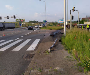 Karambol na DK1. Doszło do zderzenia kilku samochodów i ciężarówki. Są ranni. Droga w kierunku Katowic zablokowana [ZDJĘCIA]