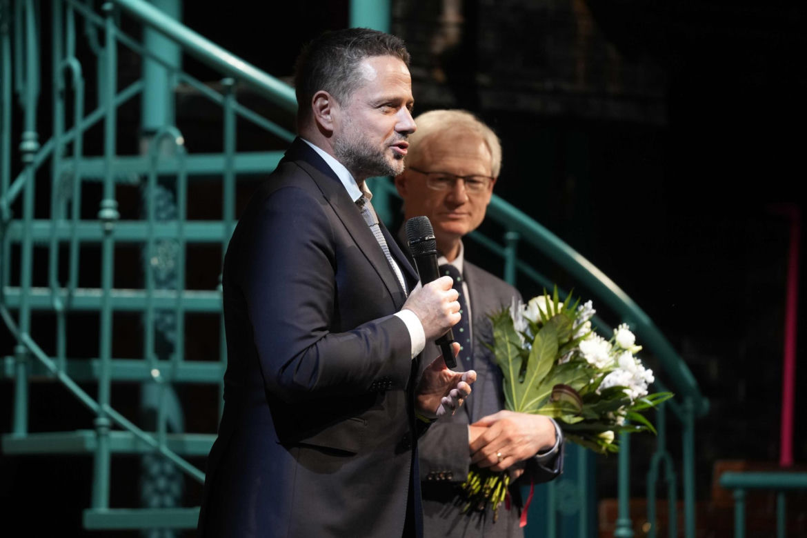 Trzaskowski wśród gwiazd. Prezydent błyszczał na premierze w Teatrze 6.Piętro