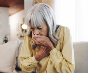 Popularny lek przeciwbólowy pod lupą. Czy ibuprofen wpływa na przebieg zapalenia płuc?