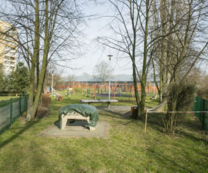 Kolejne dzielnice zamykają place zabaw