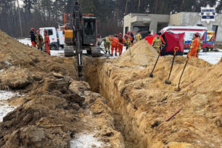 Tragedia w Żorach. Nie żyje dwóch pracowników budowy. Pracowali przy wykopie pod kanalizację