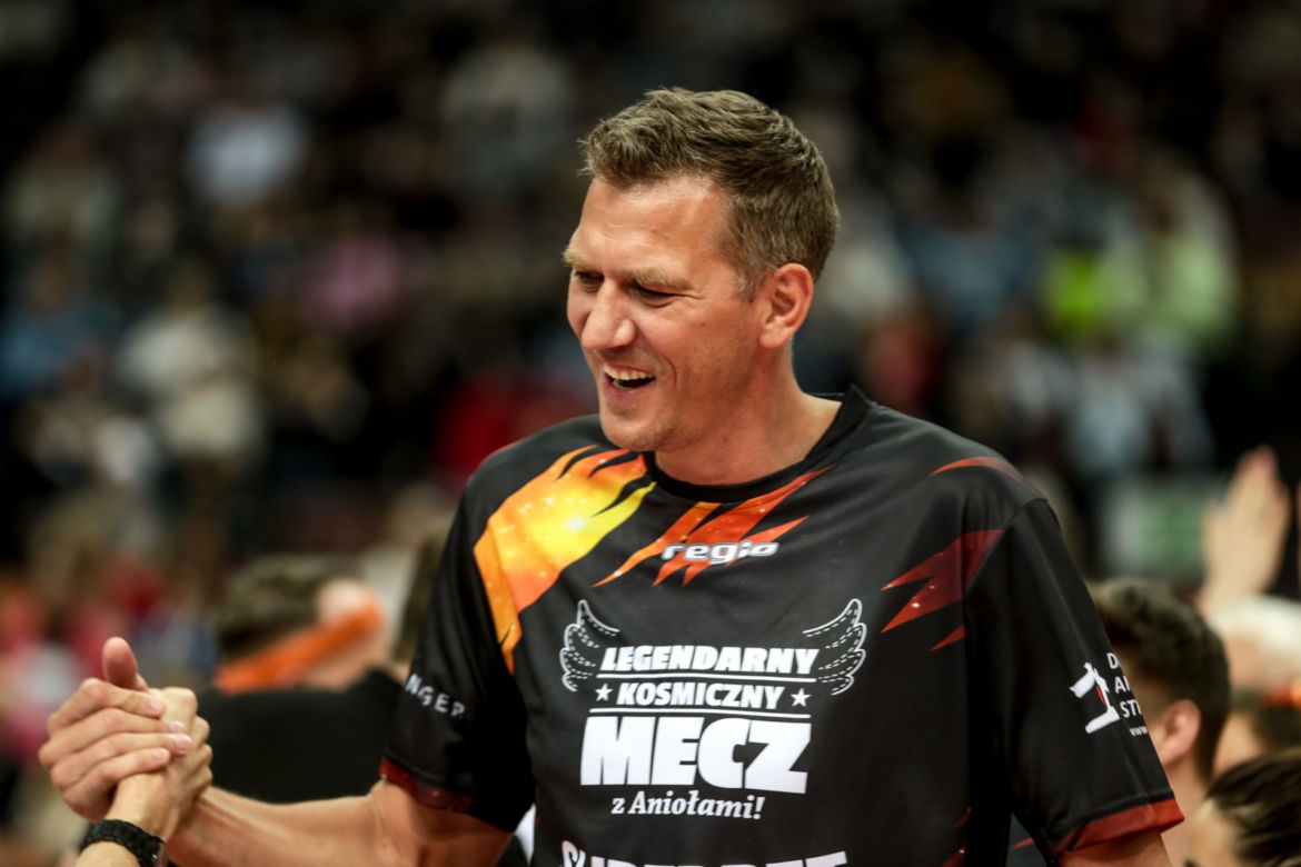 Legendarny Kosmiczny Mecz z Aniołami w Spodku: Gwiazdy zagrały dla Domu Aniołów Stróżów 